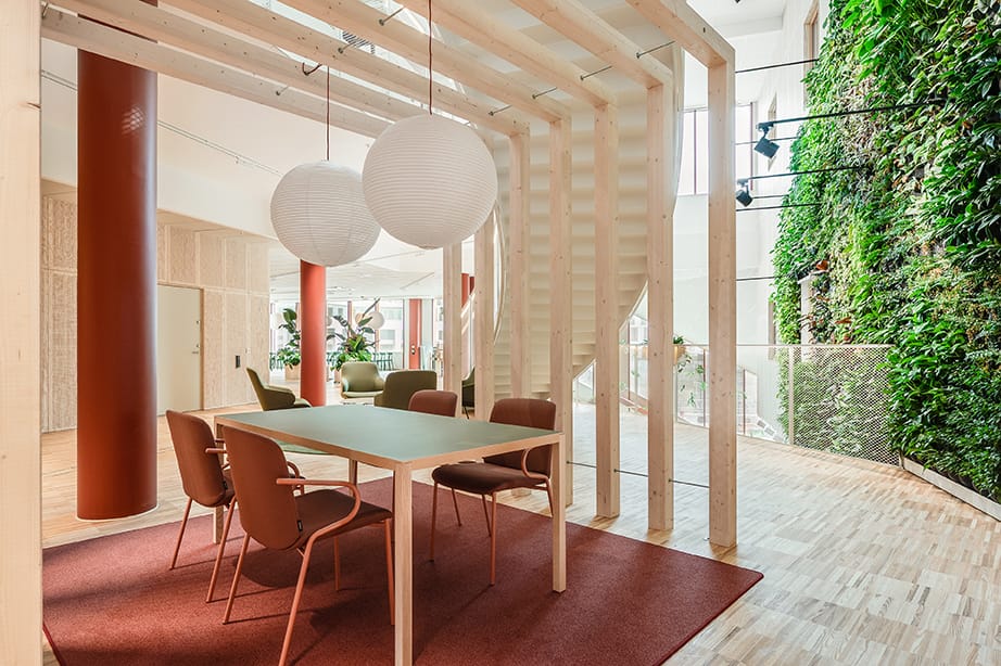 En mysig pergola att sitta och arbeta i