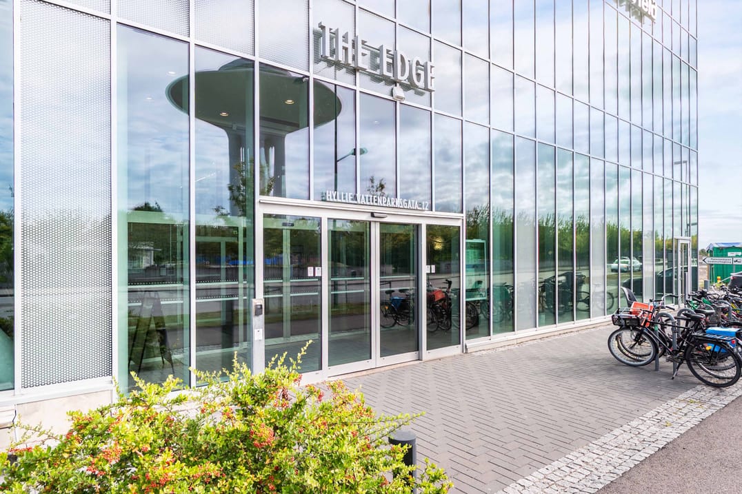 Entré intill Hyllie vattentorn och granne med Malmö Mässan