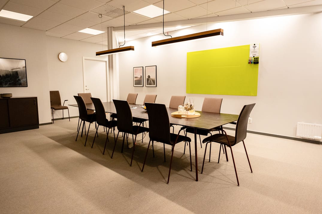 Större konferensrum med plats upptill 10 personer