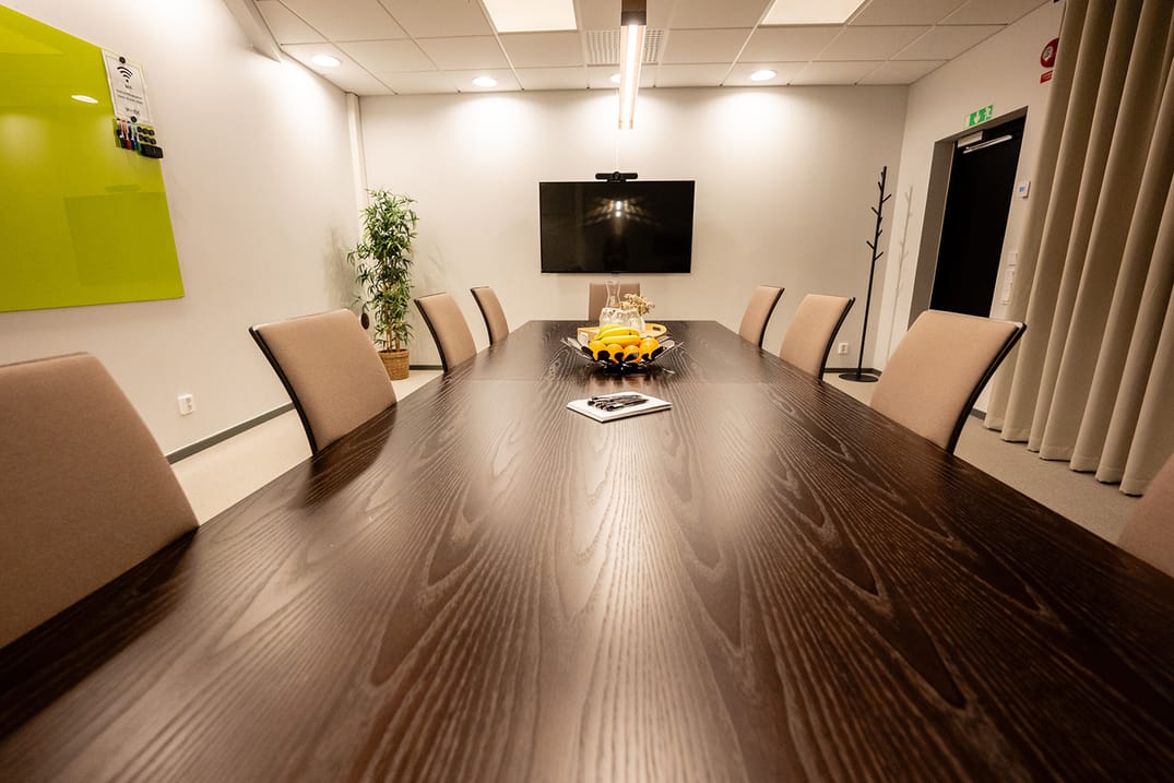 Större konferensrum med plats upptill 10 personer