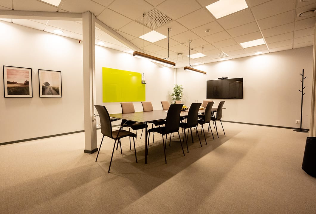 Större konferensrum med plats upptill 10 personer