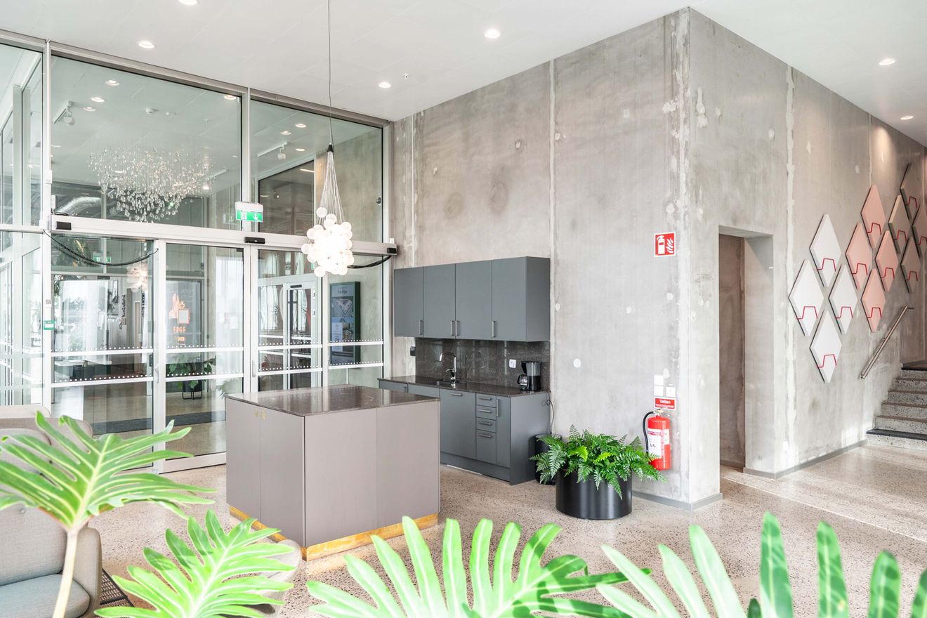 Här finns ett pentry för vatten, kaffe och té