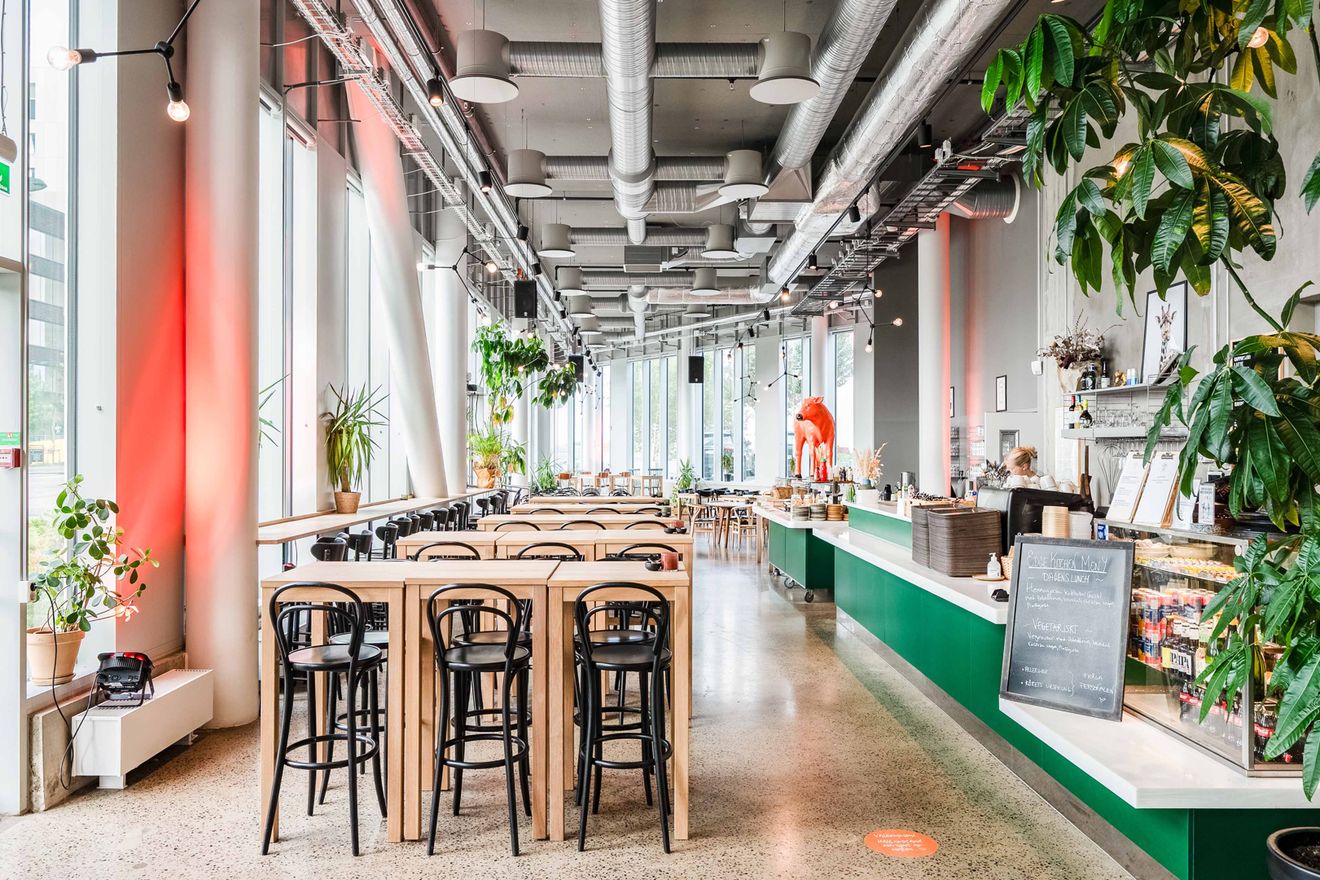 Edge Kitchen på bottenplan av The Edge är en populär lunchrestaurang