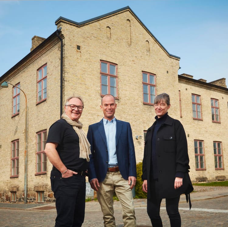 Projektchef Stefan Andersson med arkitekterna Andreas Blomberg och Nina Torstensson