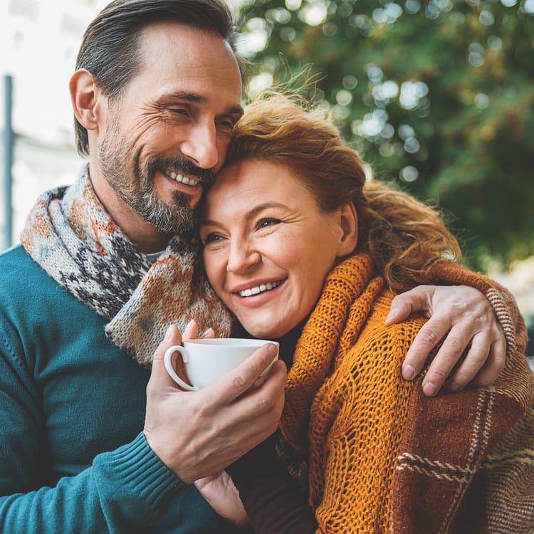 Par som dricker kaffe